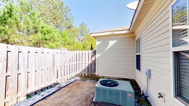 Building Photo - Beautiful Low Maintenance Executive Town Home Close to Gate 2 Fort Gordon