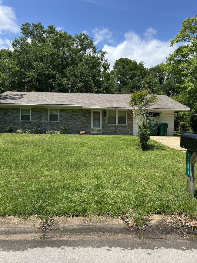 Primary Photo - 2505 Fortson St