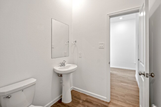 Building Photo - 613 Royal Arch Dr