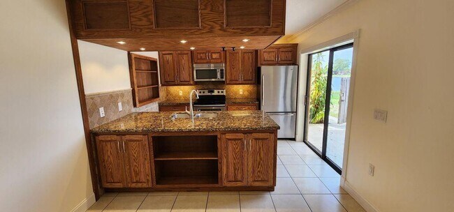 Building Photo - 913 9th Way