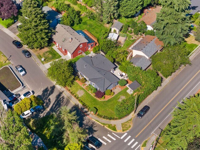 Building Photo - 3Bd/1.5Ba Kirkland Home