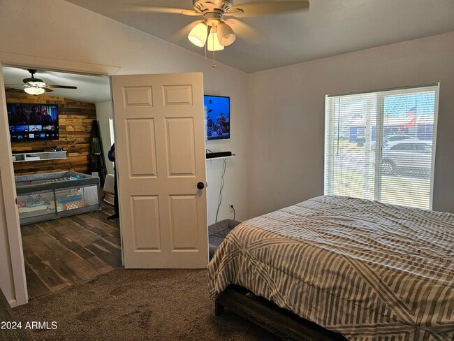 Building Photo - 1042 W Ocotilla St