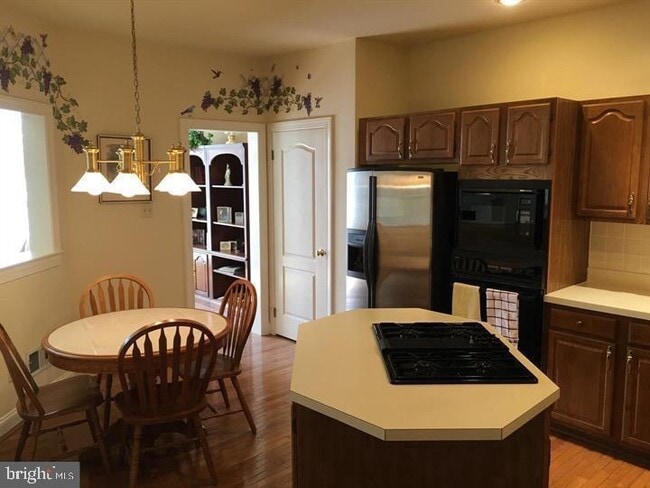 Building Photo - 185 Daylesford Blvd