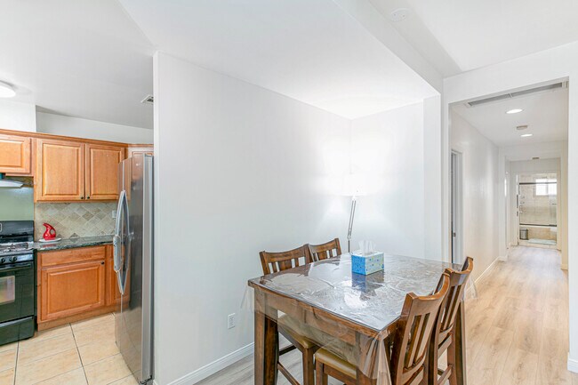 Building Photo - 18605 Valerio St