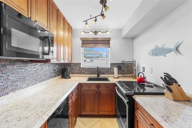 Building Photo - 30 SE 13th St