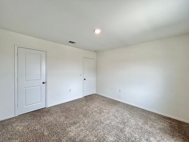 Building Photo - Your Next Home Awaits – Bright, Modern & M...