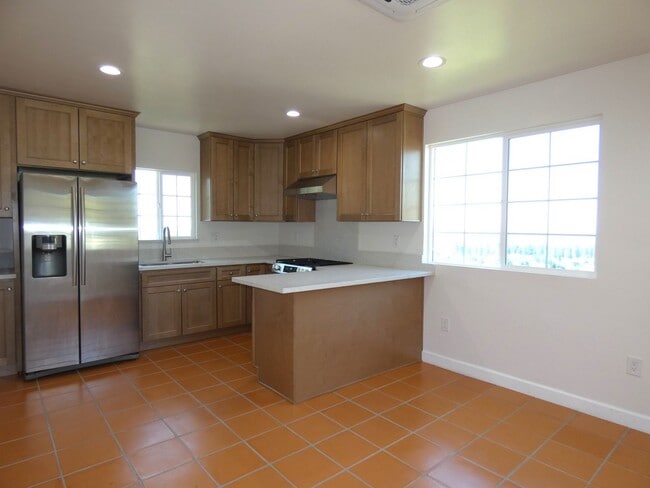 Building Photo - *Available NOW  in Whittier!*