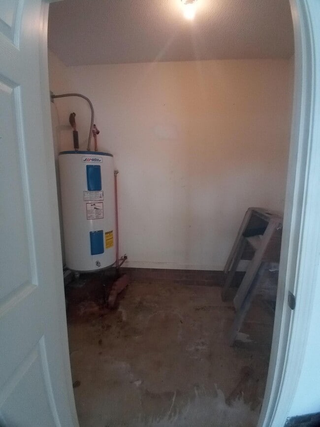 Building Photo - 3525 Drayton Dr