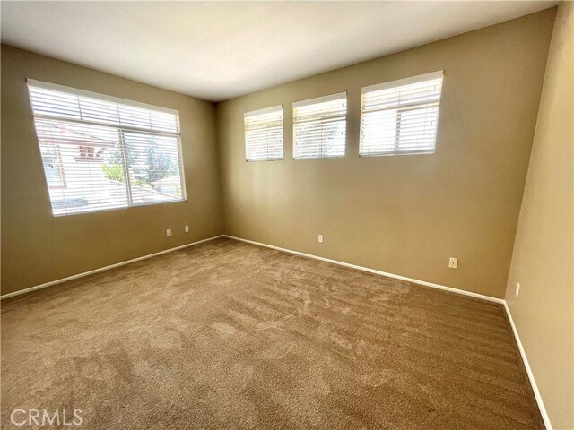 Building Photo - 32 Bogey Ln