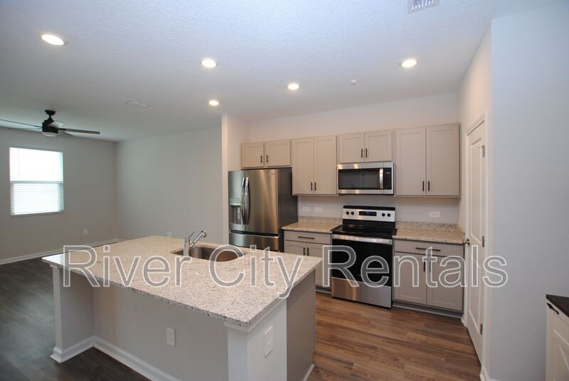 Building Photo - 14655 Macadamia Ln