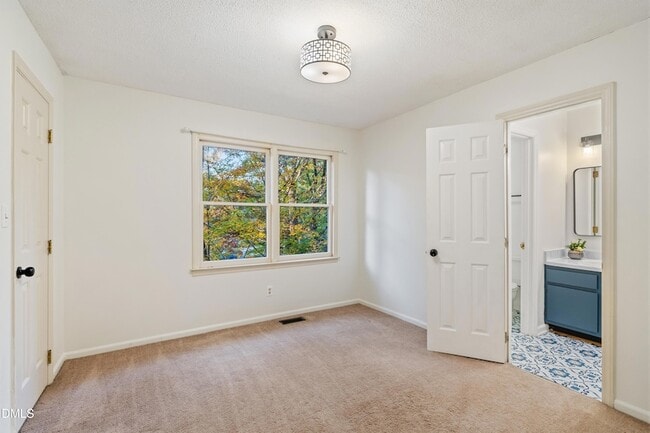 Building Photo - 6422 English Oaks Dr