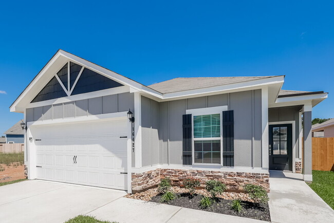 Building Photo - 16427 Honeysuckle Hl Dr