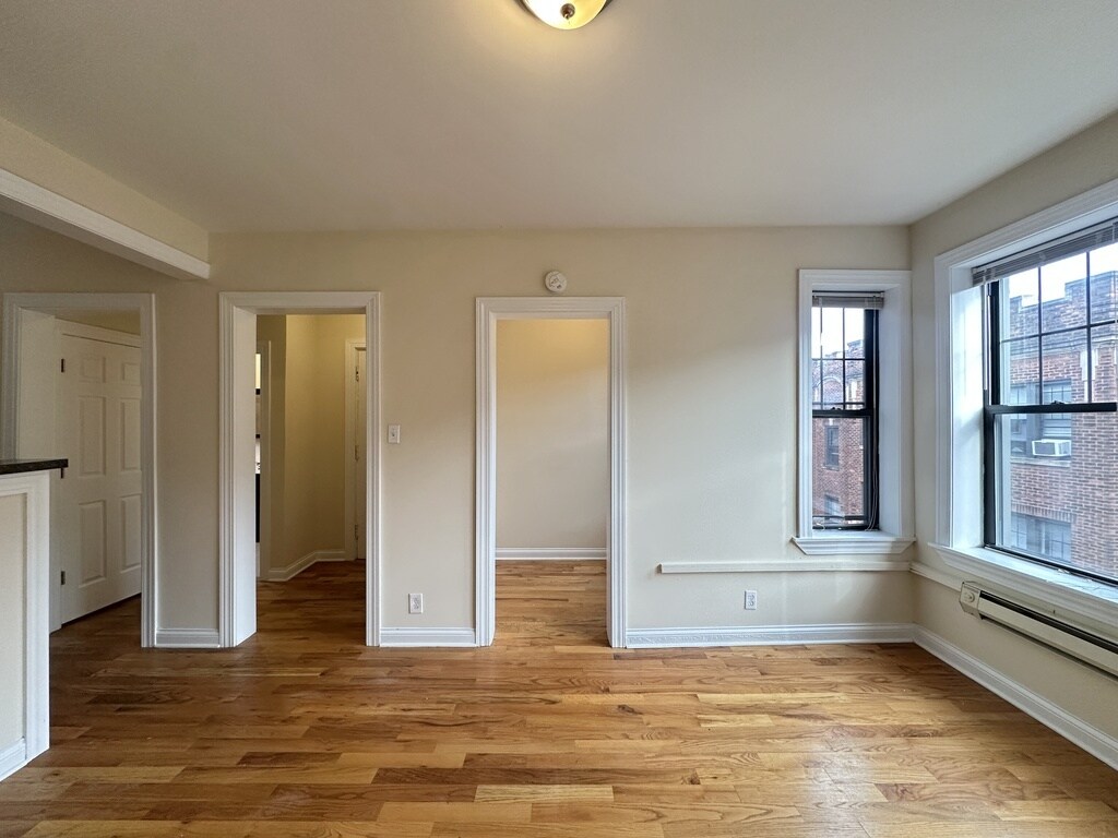 Building Photo - 4211 N Wolcott Ave