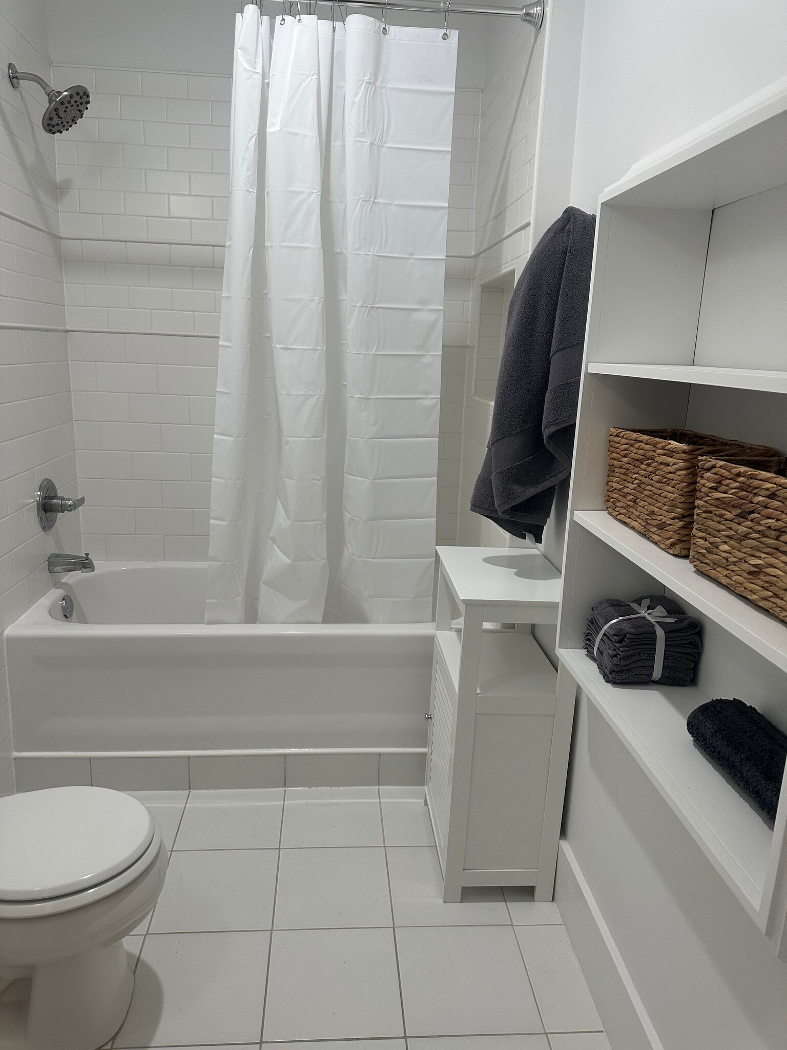 Building Photo - 418 Pleasant St