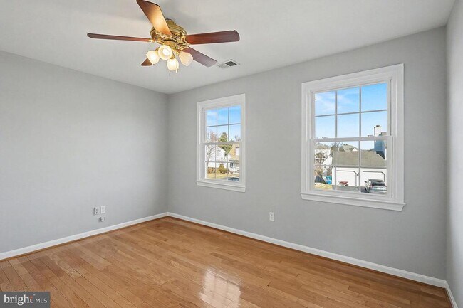 Building Photo - 5819 Stone Ridge Dr