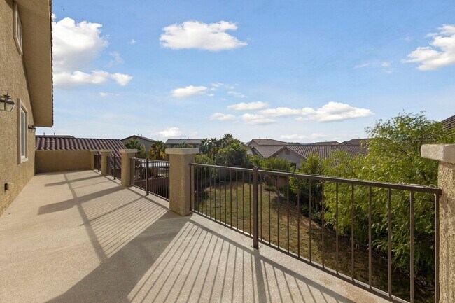 Building Photo - Luxury Living in Henderson's Tuscany: Spacious 4 Bedroom Home with Expansive Yard & More!