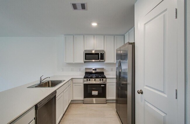 Building Photo - 18037 le gotte