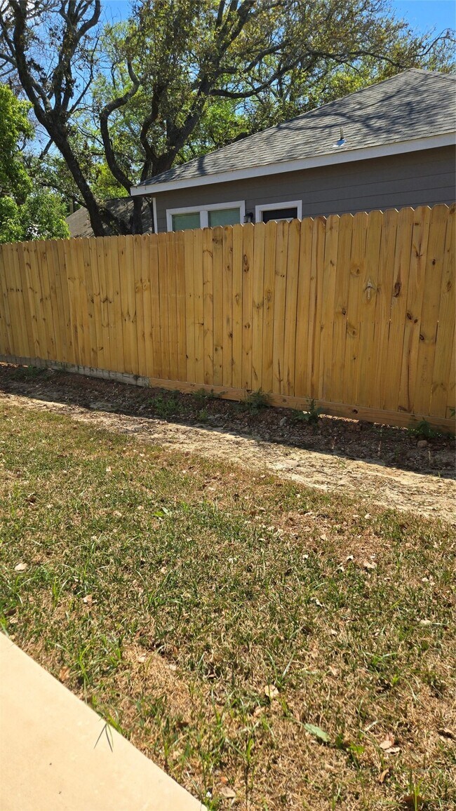 Building Photo - 3710 Harmony Ln