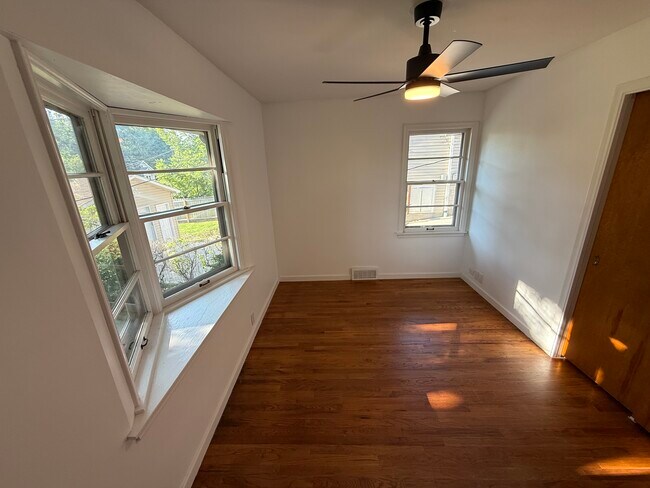 Building Photo - 2020 N 61st St