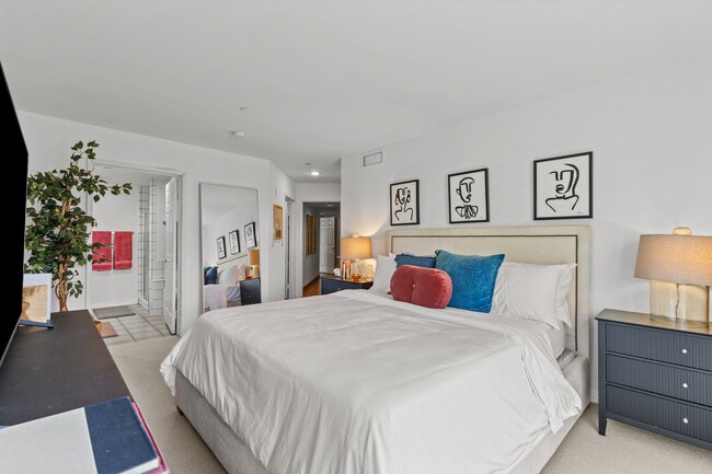 Building Photo - 12000 Goshen Ave