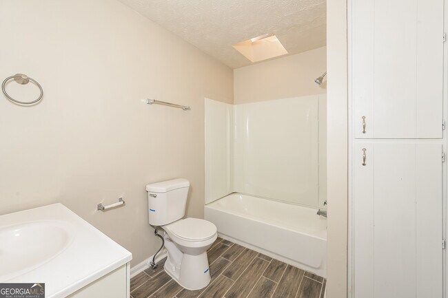 Building Photo - 491 Pennybrook Dr