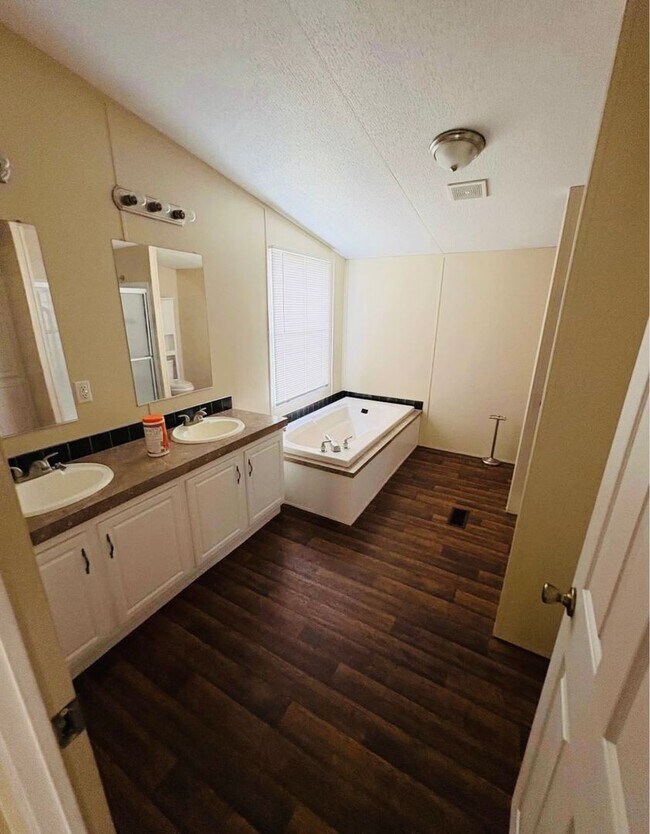 Building Photo - 3br 2ba on 1.5 acres in Blanchard!!