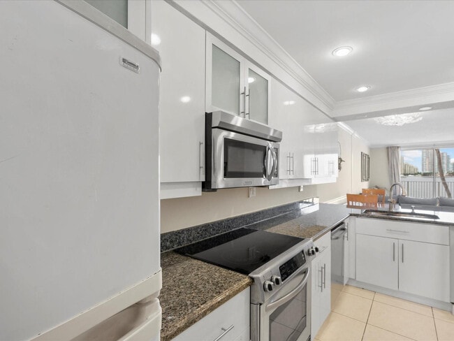 Building Photo - 18260 N Bay Rd