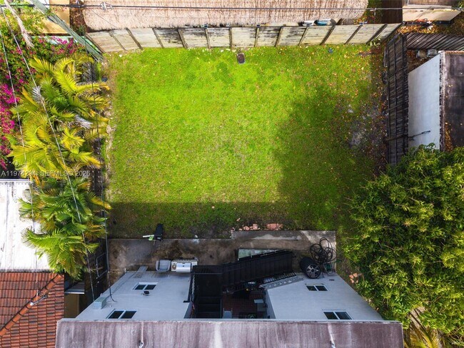 Building Photo - 1853 SW 17th St