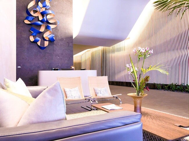 Building Photo - 1001 Queen St