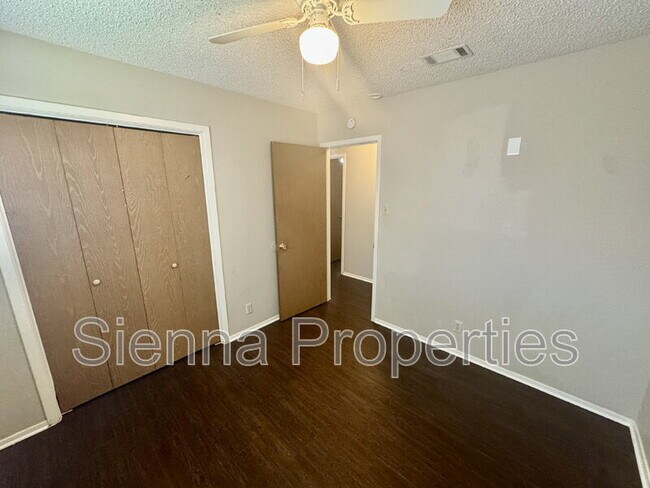 Building Photo - 7208 Lilac Ln