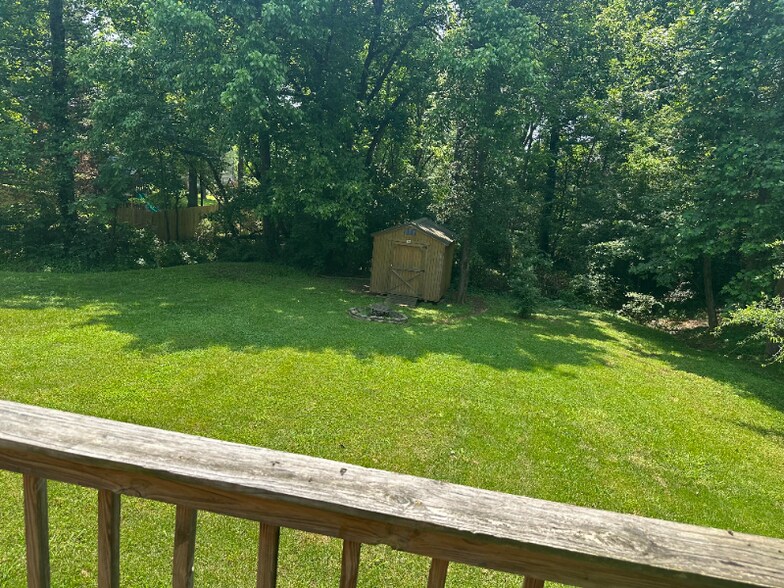 Building Photo - 10104 Wolf Den Ln