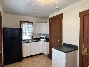 Building Photo - 3 BR/1 BA Single-Family Home in St. Paul!