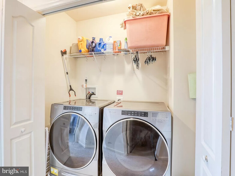 Building Photo - 658 Thumper Dr