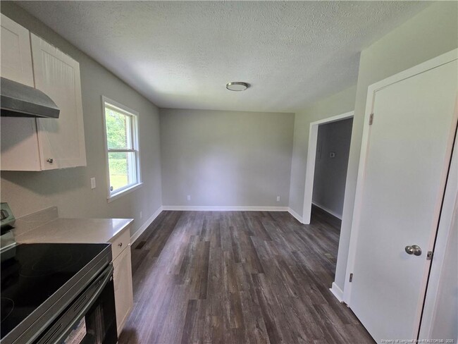 Building Photo - 303 Cartwright Dr