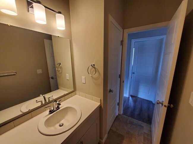 Building Photo - Beautiful Newer 4 Bedroom In Tahoma Terra Neighborhood!
