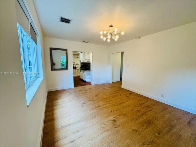 Building Photo - 920 N 26th Ave