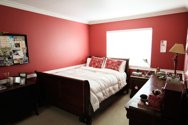 walls are now a light dove gray with white mouldings - 21820 Marylee St