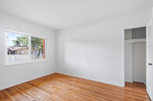 Building Photo - 9620 Braddock Dr