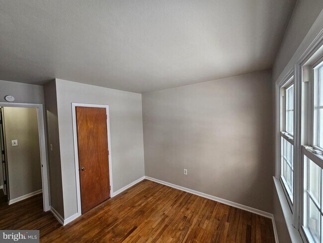 Building Photo - 1317 Garfield Dr