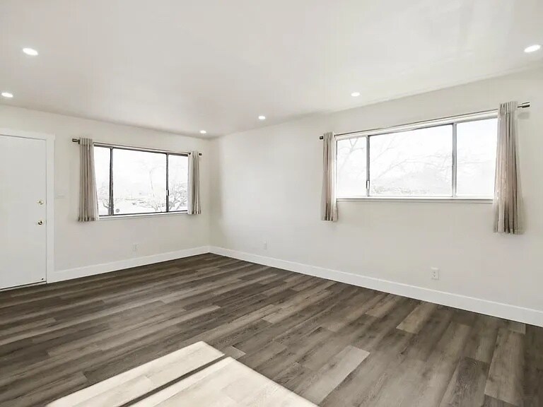 Building Photo - 287 Sharp Cir