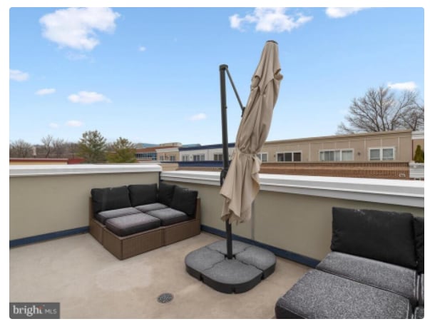 Building Photo - 5815 Lustine St