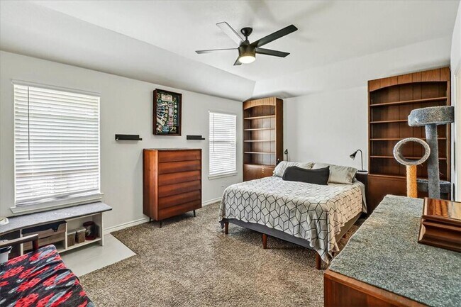 Building Photo - 2322 Sky Crest Dr