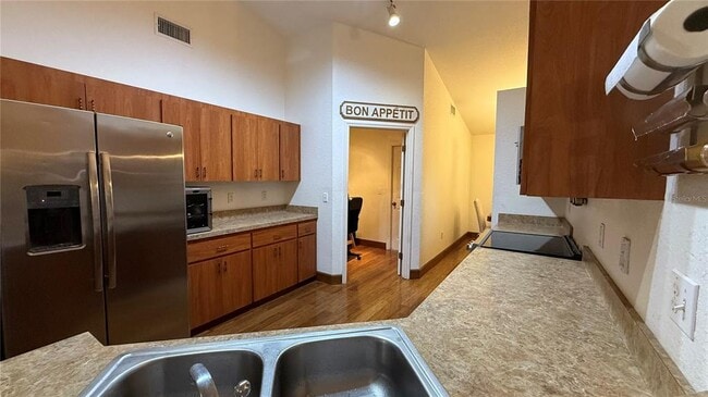 Building Photo - 175 Cloverdale Rd