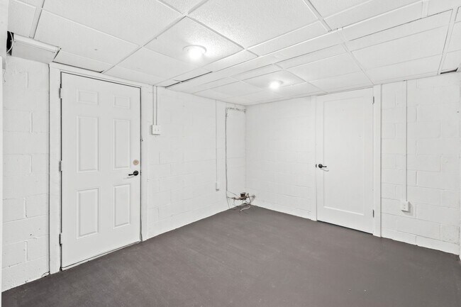 Building Photo - READY FOR MOVE IN!! Don't miss this UPDATED 3-bedroom in Braddock Hills!