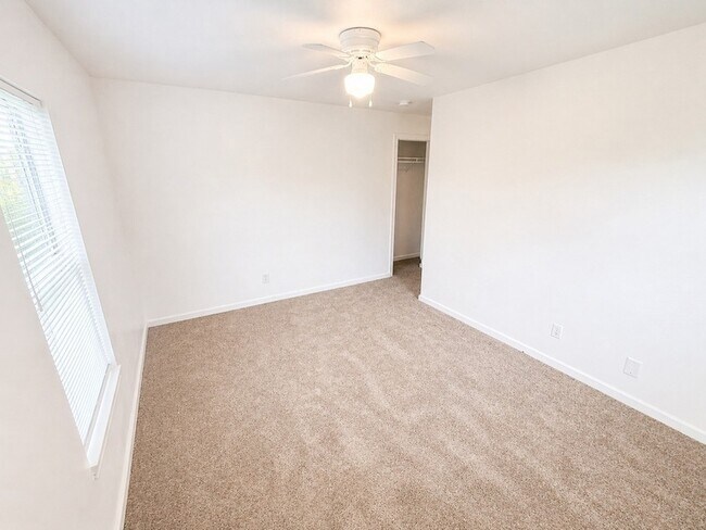 Building Photo - 5103 Willow Glen Dr