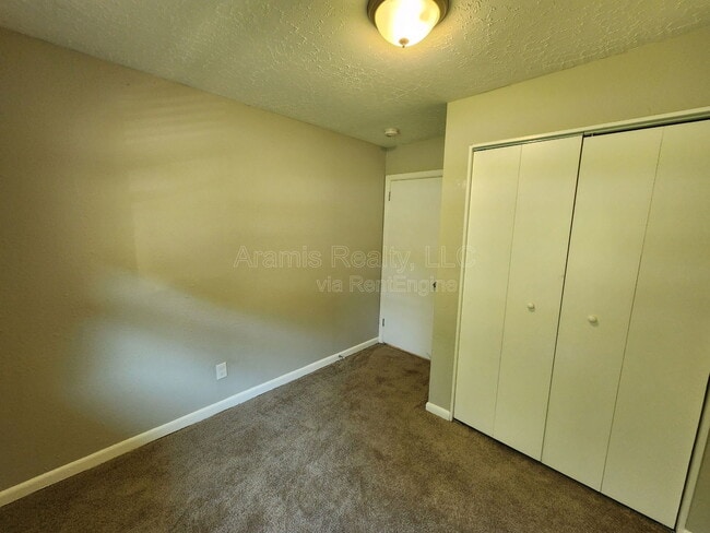 Building Photo - 2648 Santa Monica Dr NW