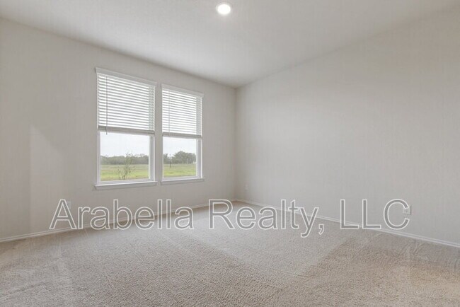 Building Photo - 440 Lynwood Gold