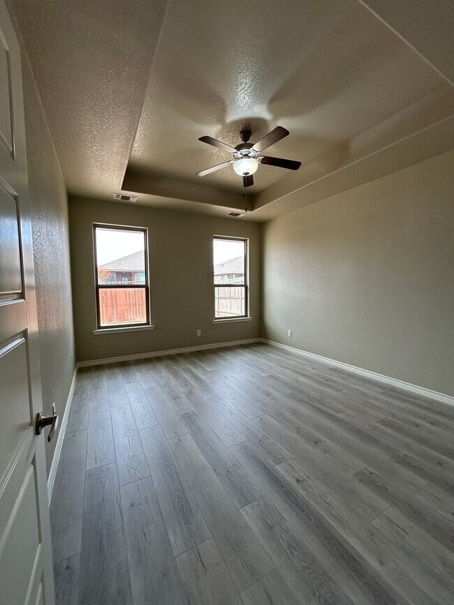 Building Photo - Beautiful on Boise Drive!