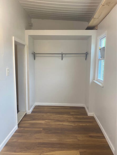 Walking in closet / sitting room - 266 7th St