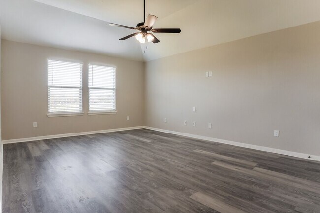 Building Photo - 8343 Broadleaf Ave